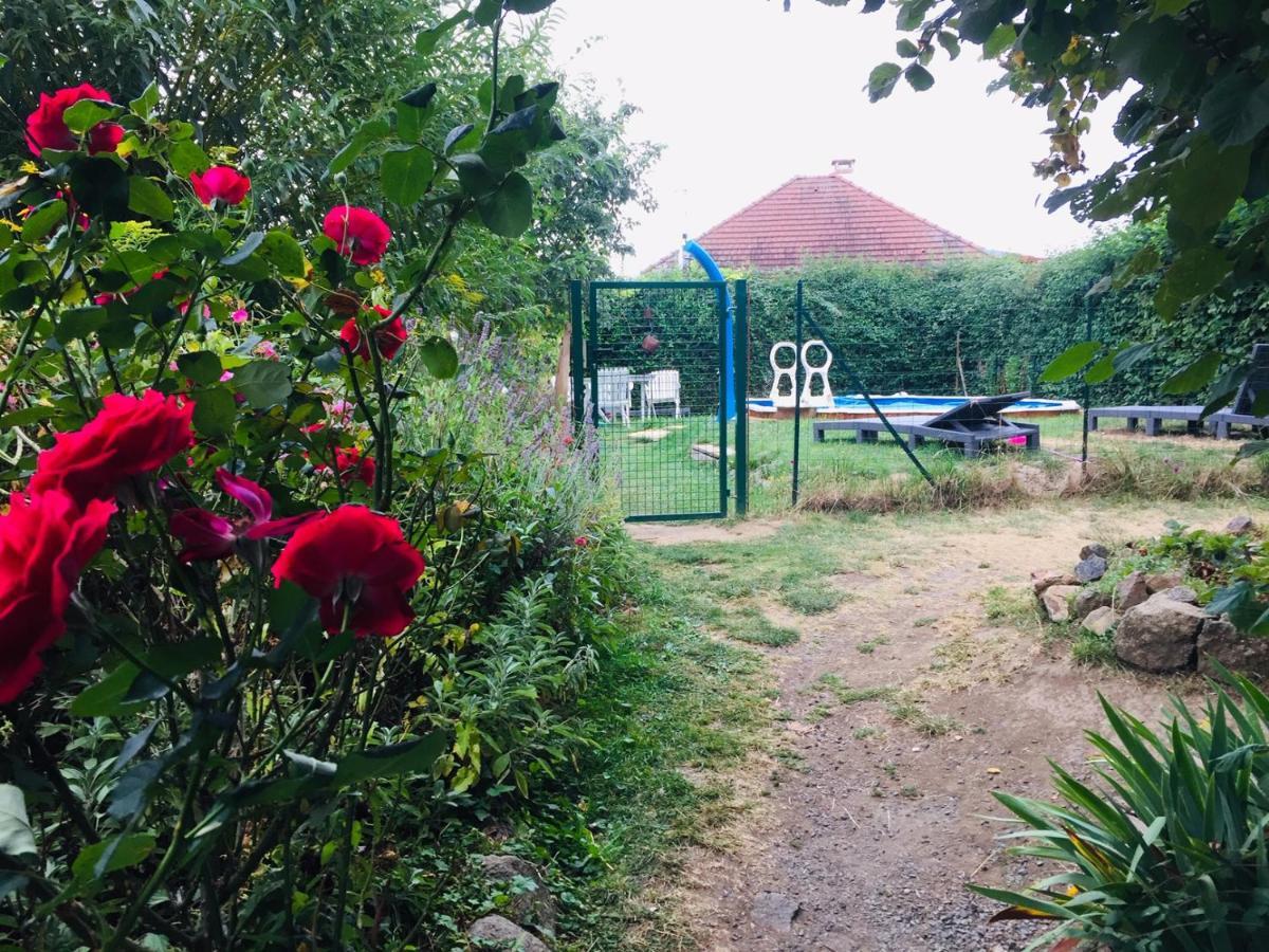 Les Maitres Sonneurs Bed & Breakfast Huriel Exterior foto